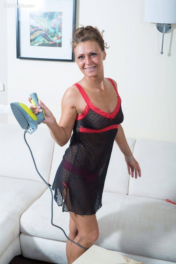 Gorgeous Older Housewife Drugaya Ironing Clothes While Naked At Karupsow